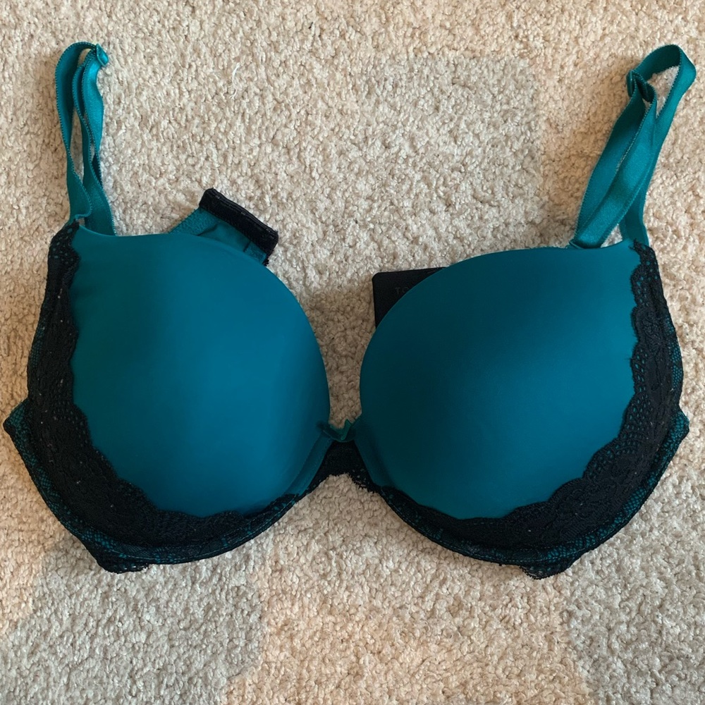 Teal and black lace Torrid bra ✨